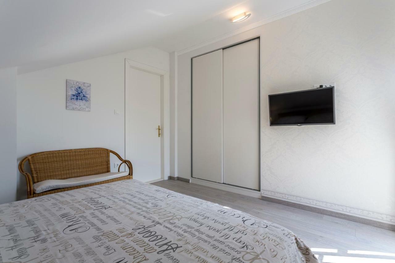 Apartamento House Luce With Pool Čisla Exterior foto