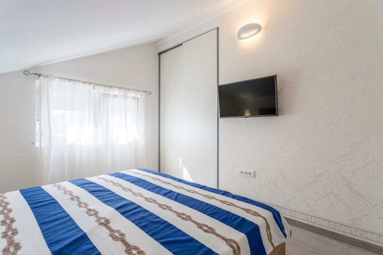 Apartamento House Luce With Pool Čisla Exterior foto