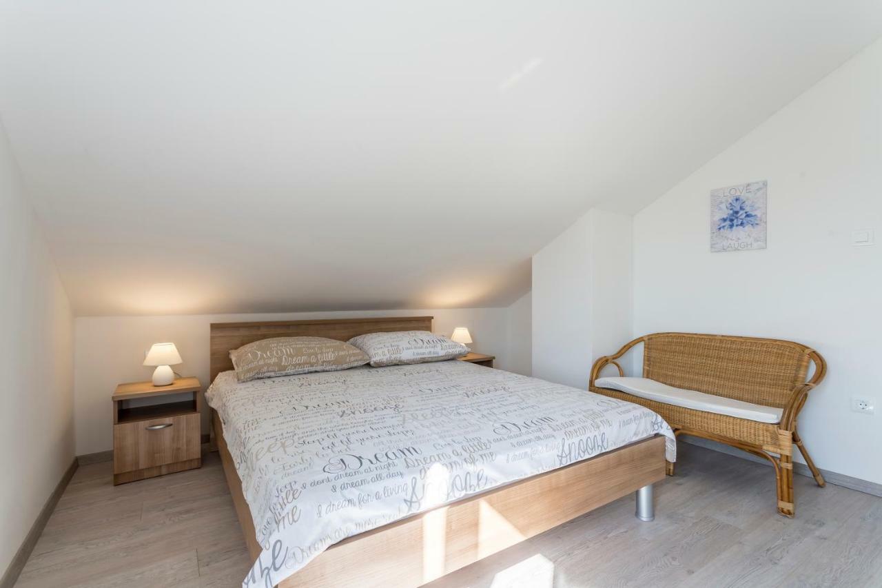 Apartamento House Luce With Pool Čisla Exterior foto